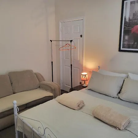 Apartment Ivona Small Bristol