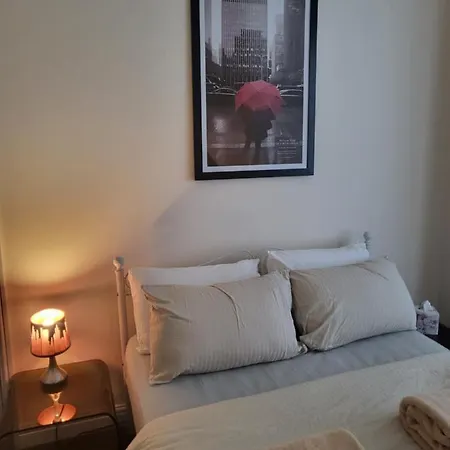 Ivona Small Apartamento Bristol